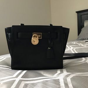 SOLD 🚫🚫Michael Kors Hamilton Travelor Crossbody